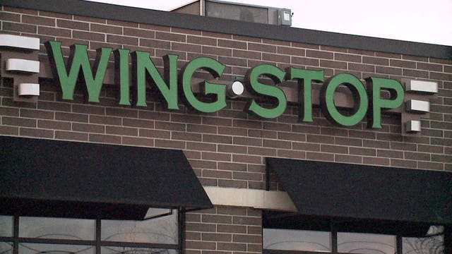 Milwaukee police searching for man who robbed restaurant near 76th & Good Hope