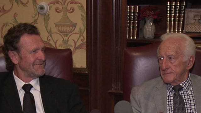 Bob Uecker was Robin Yount's special guest as Yount received the 'Citizen Support for the Armed Forces' award