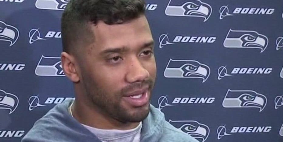 Russell Wilson wins Bart Starr Award for leadership, service