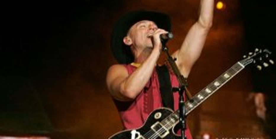 Kenny Chesney moves tour to 2022, including stop in Milwaukee