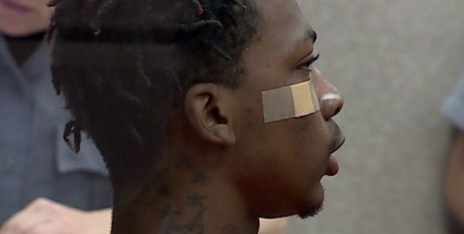 Arraignment set for Milwaukee man prosecutors say blackmailed teen to perform sex act in MPD restroom