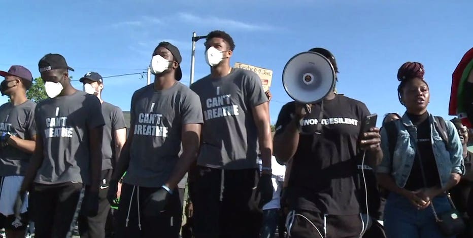 WATCH: Antetokounmpo, other Bucks players join Milwaukee protest