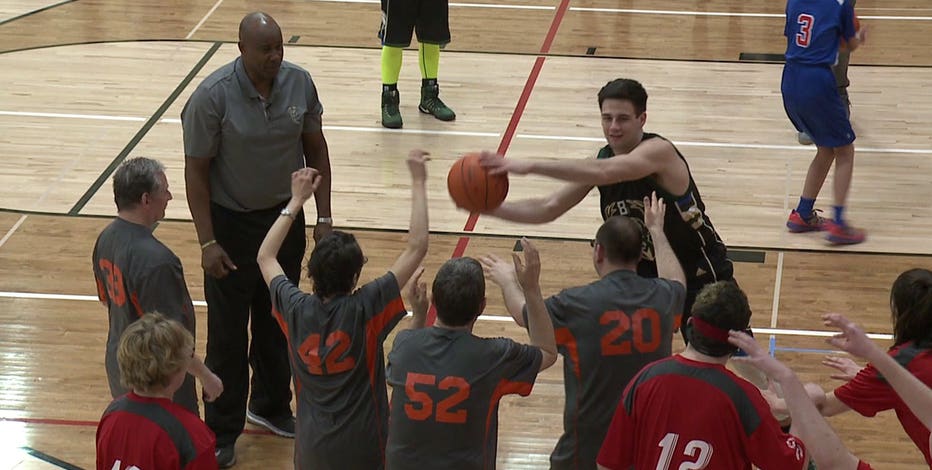 "So much fun:" Bucks legend Sidney Moncrief hosts Special Olympics basketball clinic at Homestead H.S.