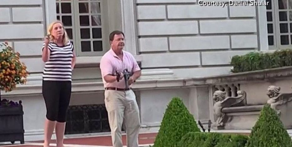St. Louis couple, in RNC speech, to defend show of weapons