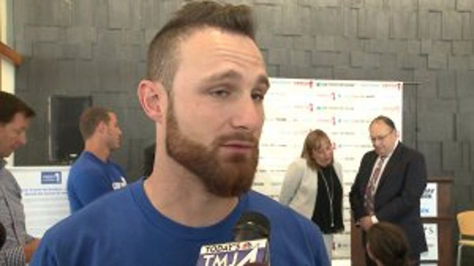 Brewers' Lucroy, Cubs' Rizzo team up for 'Cancer Knows No Borders