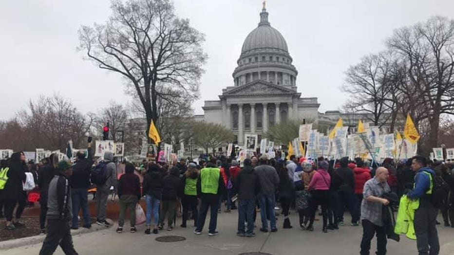 Immigrants, backers rally for driver's licenses at Capitol