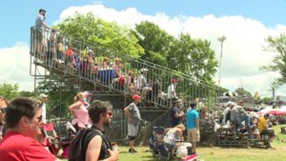 Photos: Tourists' doubleheader