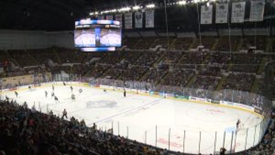 Nowhere I'd rather be: Milwaukee Admirals home opener lights up