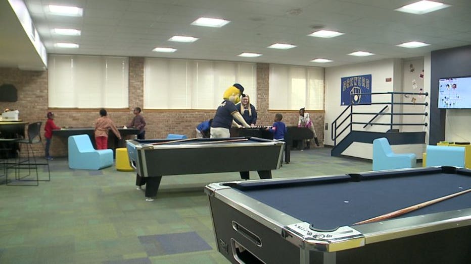 This is a cool place: Brewers 'pitch' in to renovate Boys & Girls