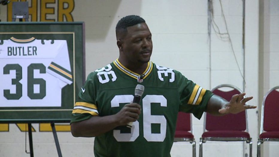 LeRoy Butler speaks to Milwaukee students about anti-bullying campaign
