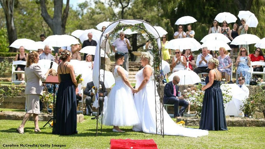 2 Couples Tie Knot In Australia S 1st Same Sex Weddings