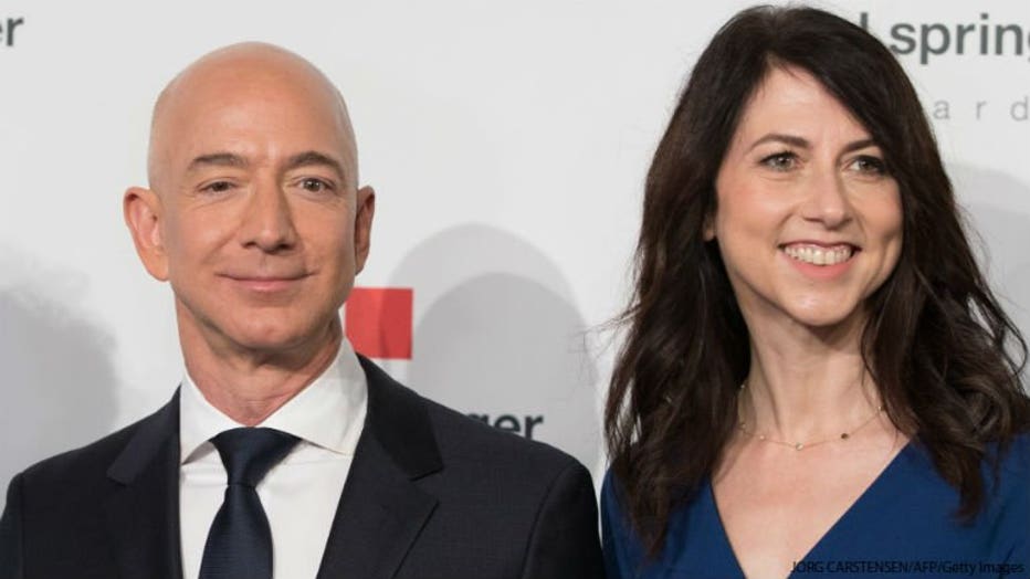 gettyimages-950795948 Jeff Bezos and his wife MacKenzie Bezos