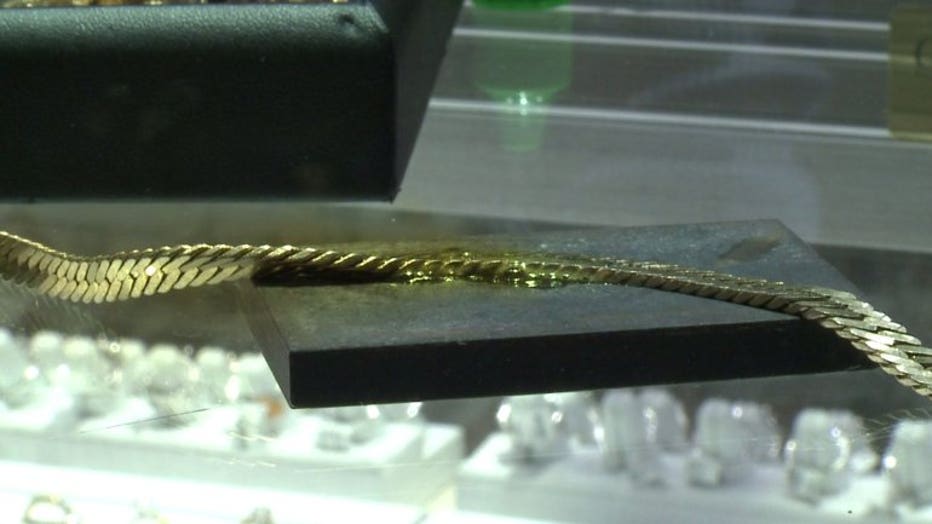 Georgetown police, local jeweler warn of fake gold scam