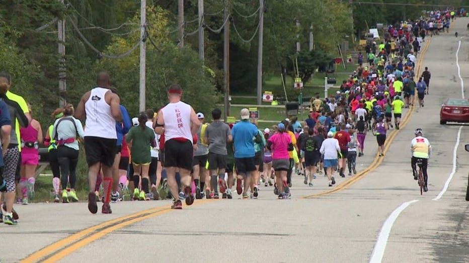 3,500 runners take part in Lakefront Marathon, state's largest marathon