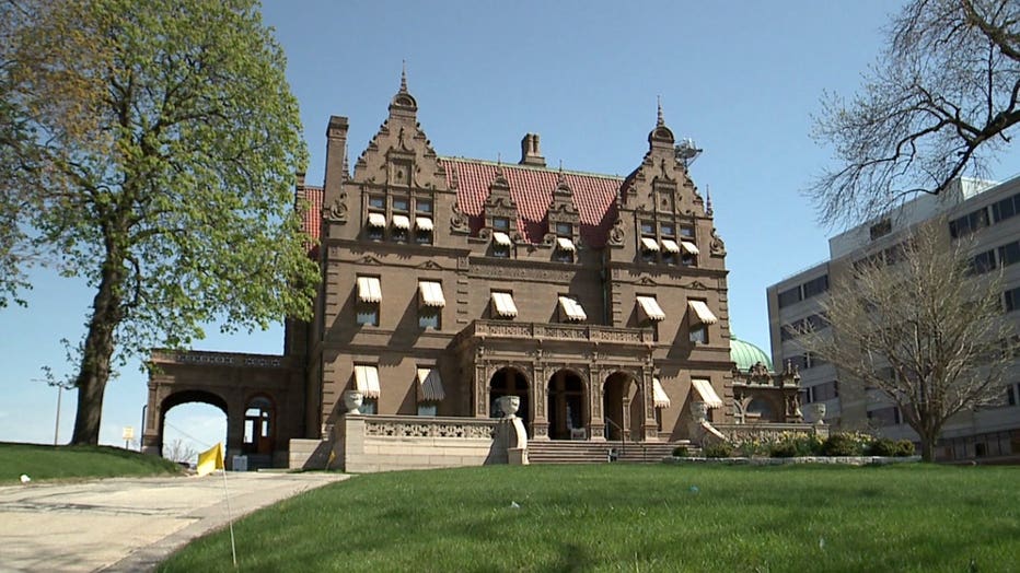 tour pabst mansion milwaukee