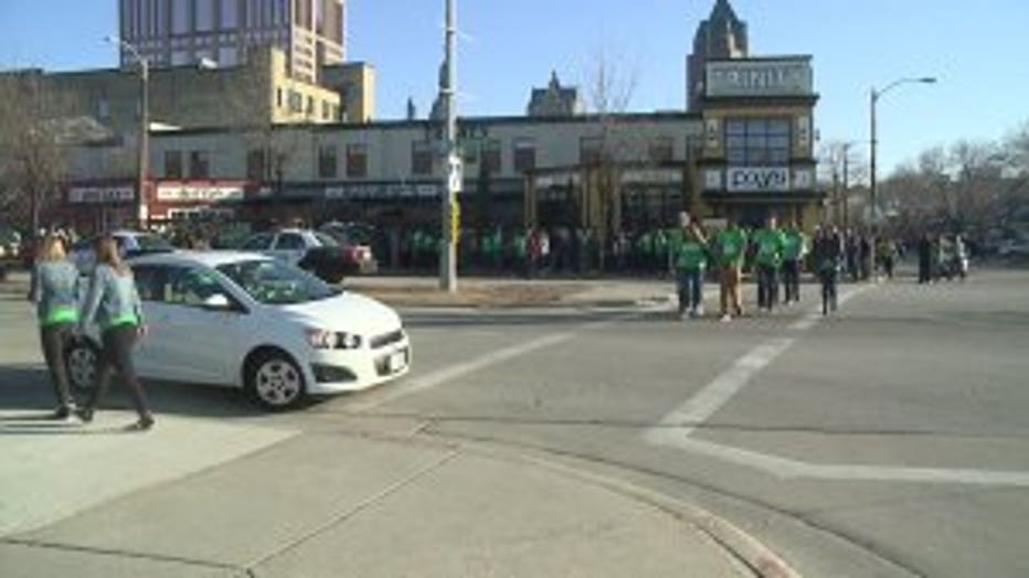 'Pretty exciting' Thousands pack Milwaukee bars for annual Shamrock