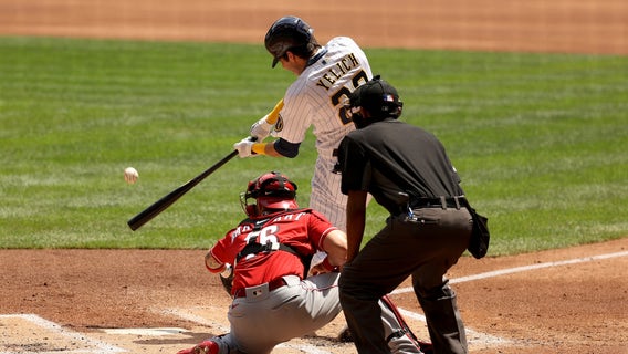Brewers' slumping lineup delivered smashing performance in late innings vs. Reds for 1st home win