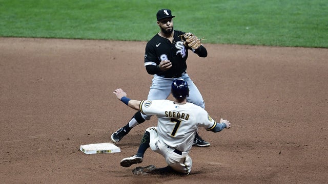 Brewers threatened in 8th, 9th, but couldn't tie game; White Sox win 3-2