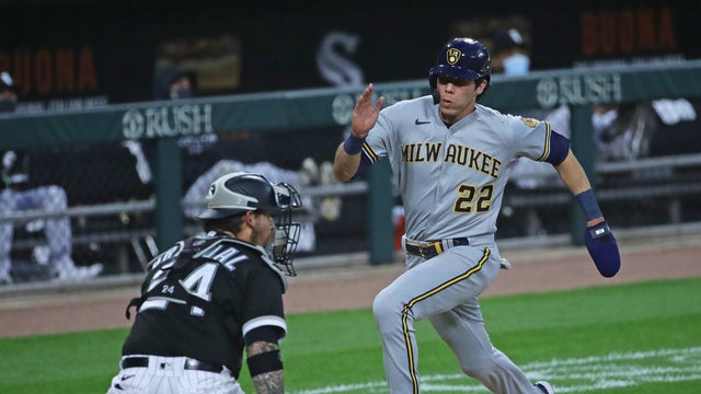 Yelich hits inside-the-park homer, Brewers beat White Sox
