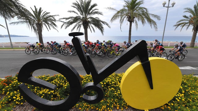 French authorities harden COVID-19 rules at Tour de France