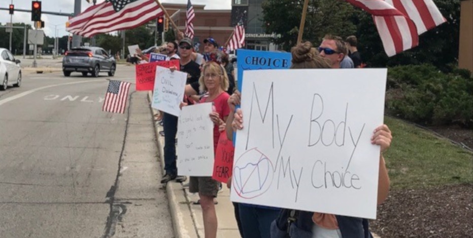 Protest forms in Brookfield, calls for end to Wisconsin mask mandate