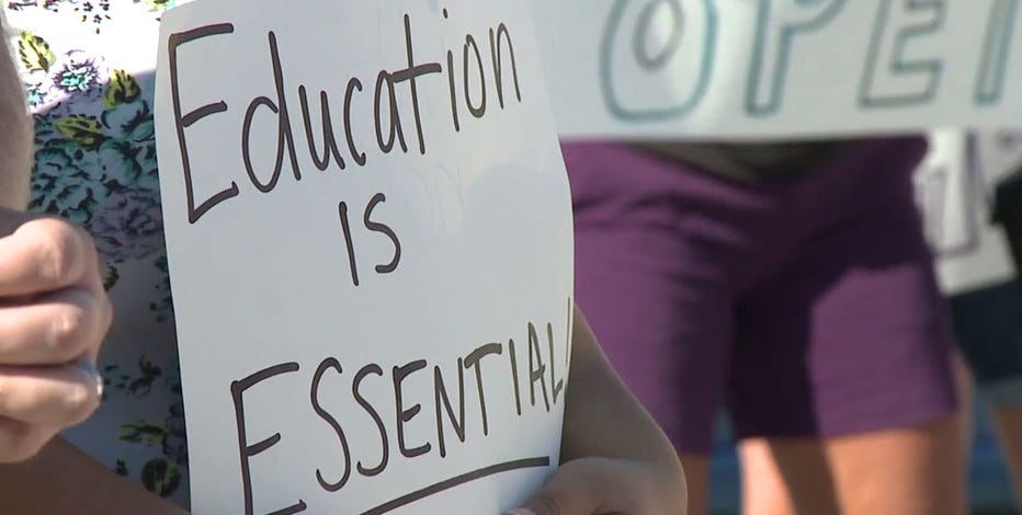 'I'm not worried:' Parents, students protest Oak Creek-Franklin schools' all-virtual learning decision