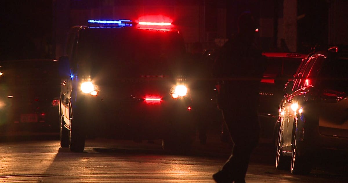 Milwaukee police investigate 2 separate shootings, 2 injured | FOX6 ...