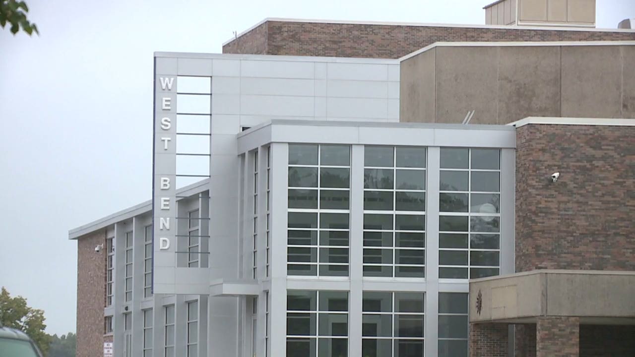 Teen in custody after bomb threat against West Bend High Schools