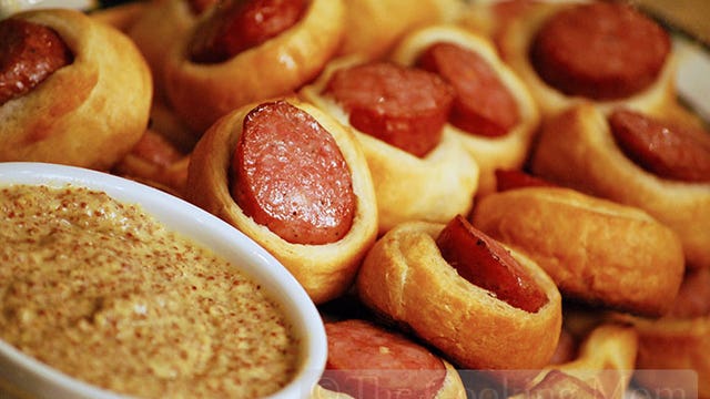 Fall means football! Here's a fun way to serve brats