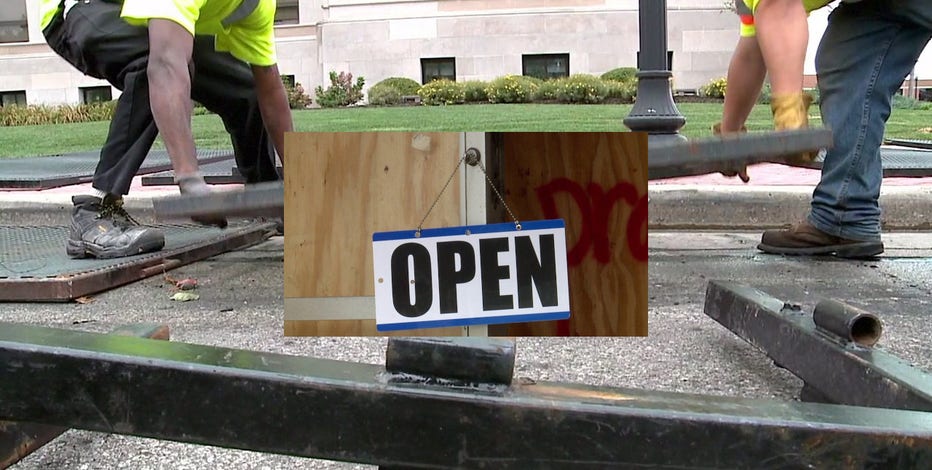'Boosts the mood:' Courthouse fence down in Kenosha; buildings boarded