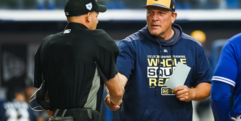 Brewers' bench coach Pat Murphy rejoins team after heart attack