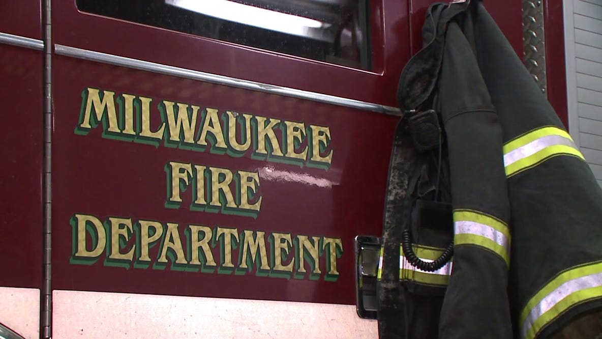 Milwaukee building fire near Fond du Lac and Locust; firefighter hurt