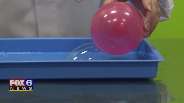 How to mix static electricity and bubbles to create a fun game