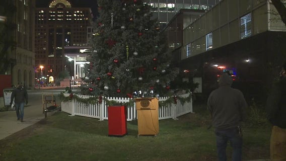 Milwaukee rings in holiday season with Christmas tree lighting