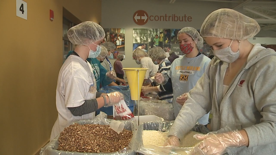 Church packs 100K meals for Panama, COVID-19 aid effort
