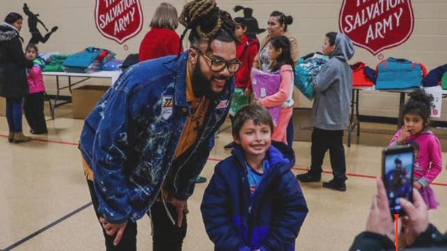 Packers player aims to give out 700 coats this holiday season