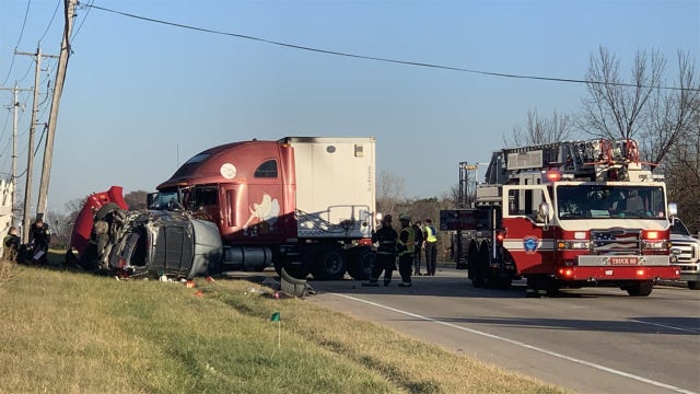 4 kids, 2 adults taken to hospital after River Hills crash
