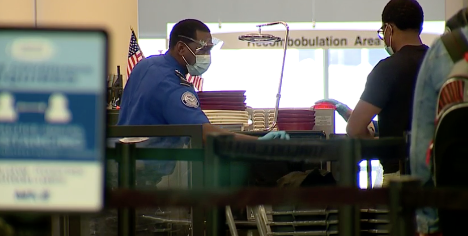 Air travelers cautious as more than 1M fly before Thanksgiving