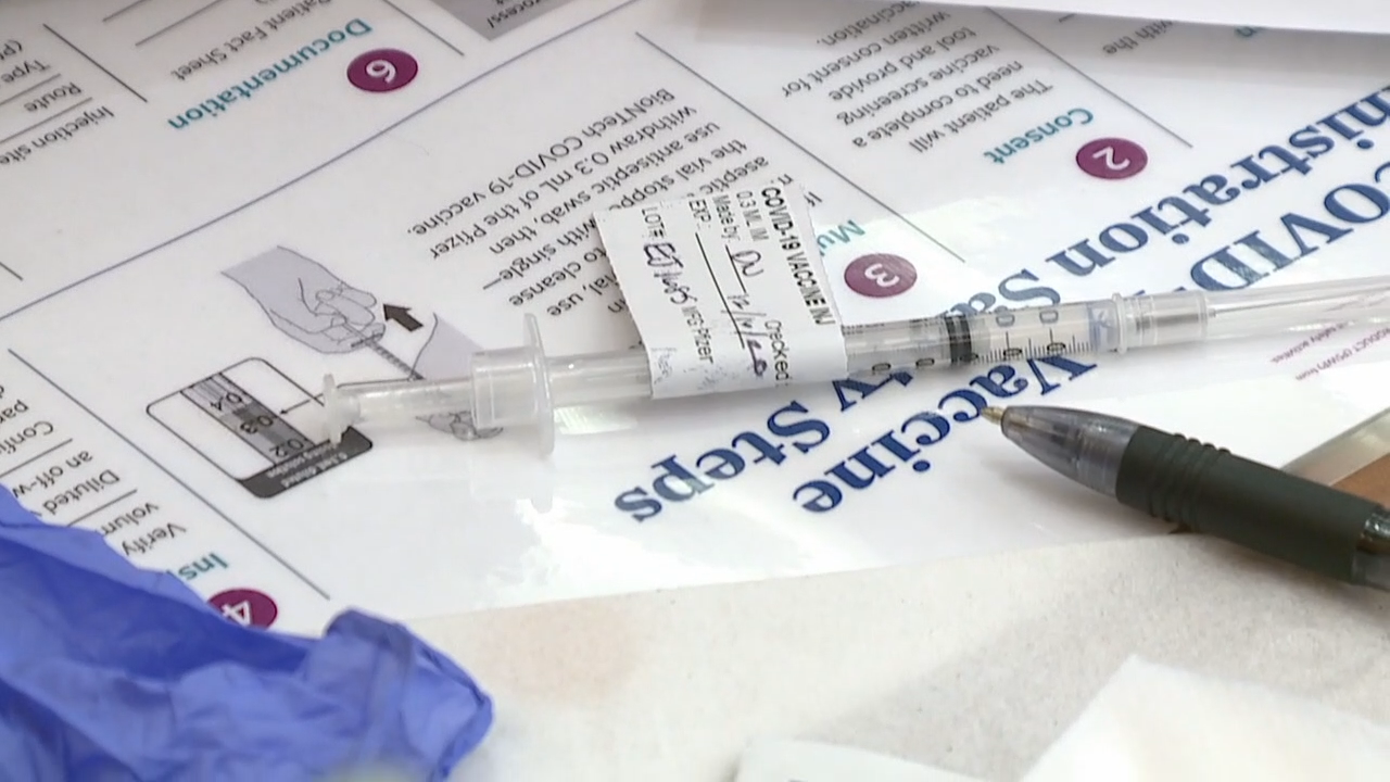 Ascension Wisconsin Frontline Workers Get 1st COVID-19 Vaccines | FOX6 ...