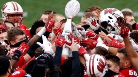 Ball drop: Badgers win Duke's Mayo Bowl, break trophy