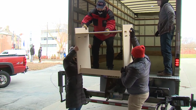MSOE students build free desks for those in need: 'Feels great'