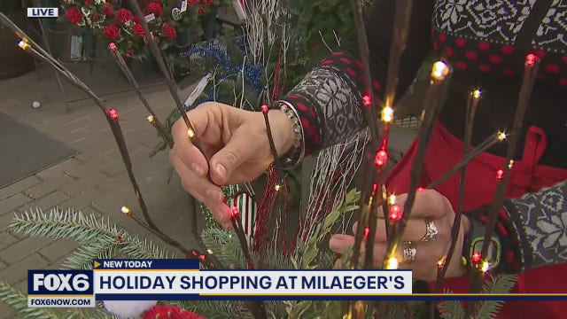 If you like to decorate during the holidays, you’re going to love this idea