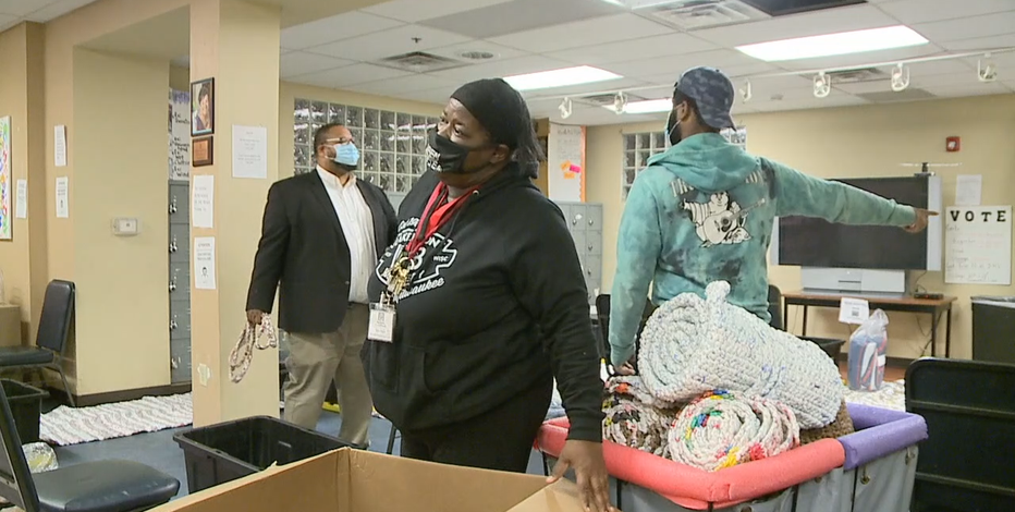 Milwaukee warming shelter opens for 1st time amid pandemic