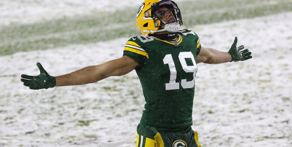 LIVE BLOG: Packers defeat Titans 40-14 at snowy Lambeau Field