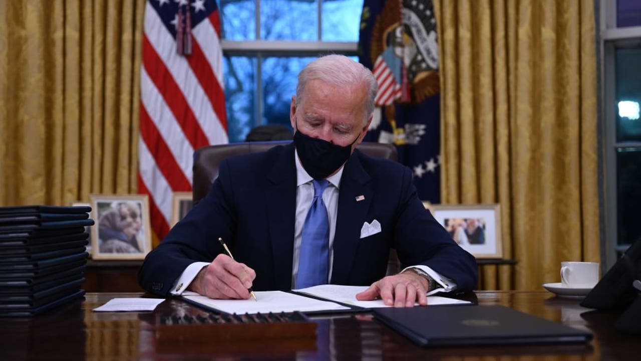 Biden speaks before signing ten pandemic-related executive orders