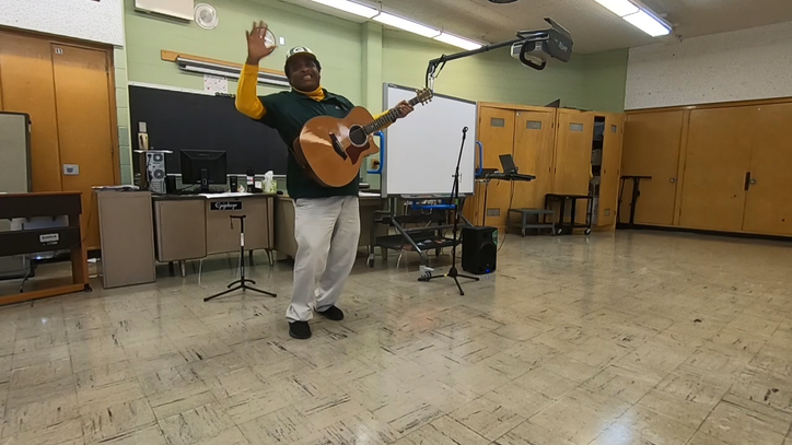Music teacher revamps '96 Packers song, 'The glory has returned' - Vimarsana News