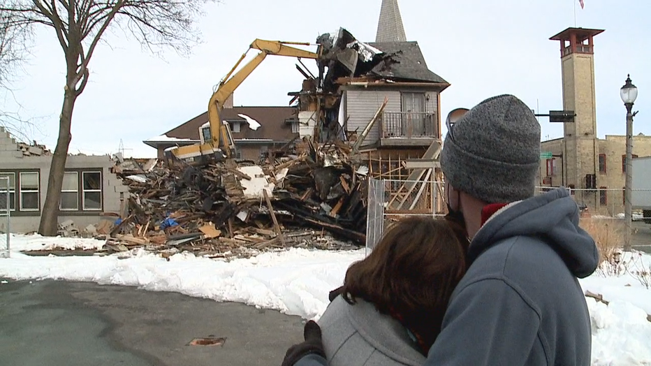 Demolition of "the cheel" in Thiensville