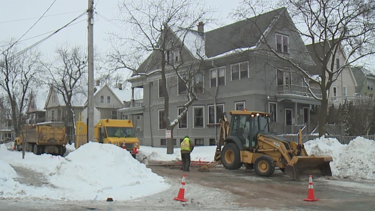 Water Main Break Causes Mess On Milwaukee's East Side | FOX6 Milwaukee