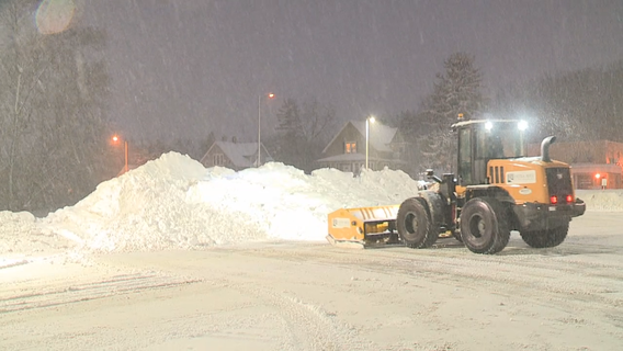 Snow removal race intensifies as temperature drop nears