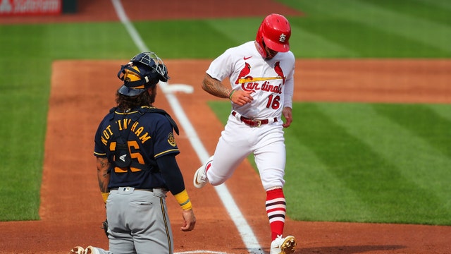 Report: Brewers sign second baseman Kolten Wong